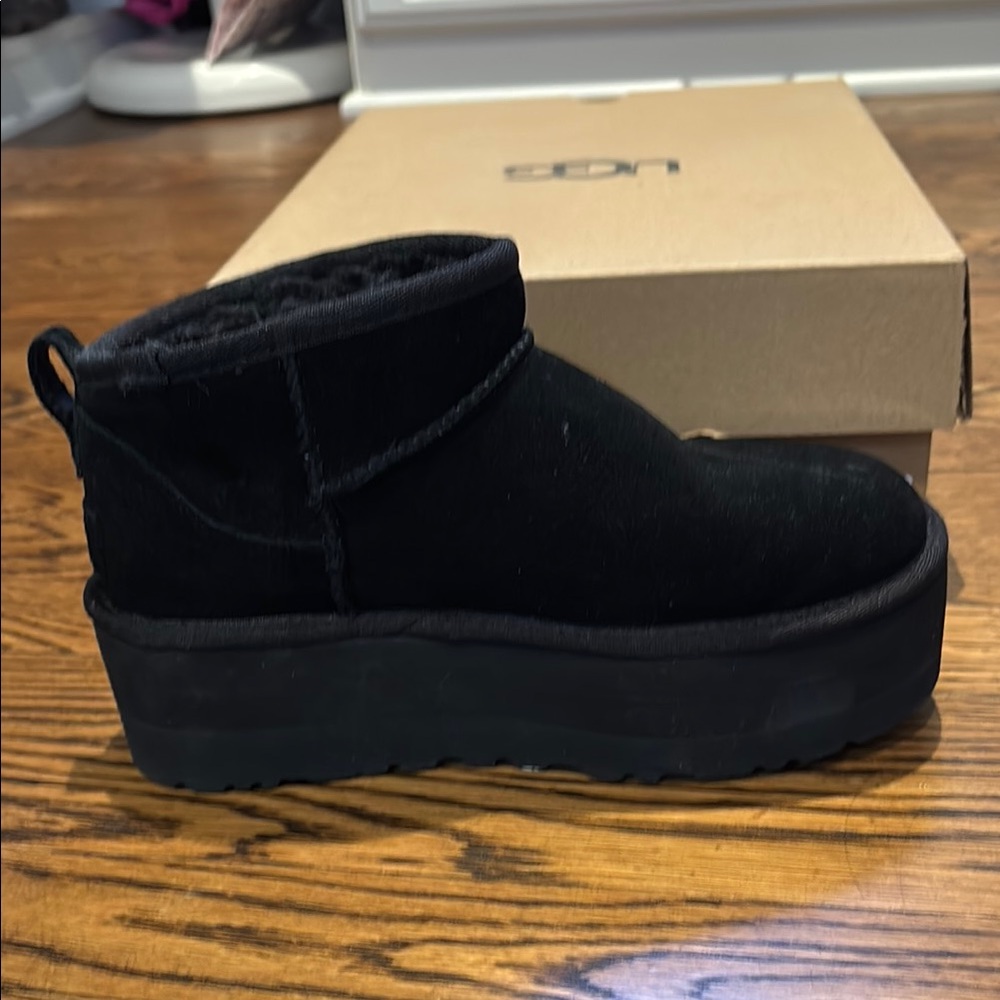 UGG Classic Ultra Mini Platform - Picture 7 of 9